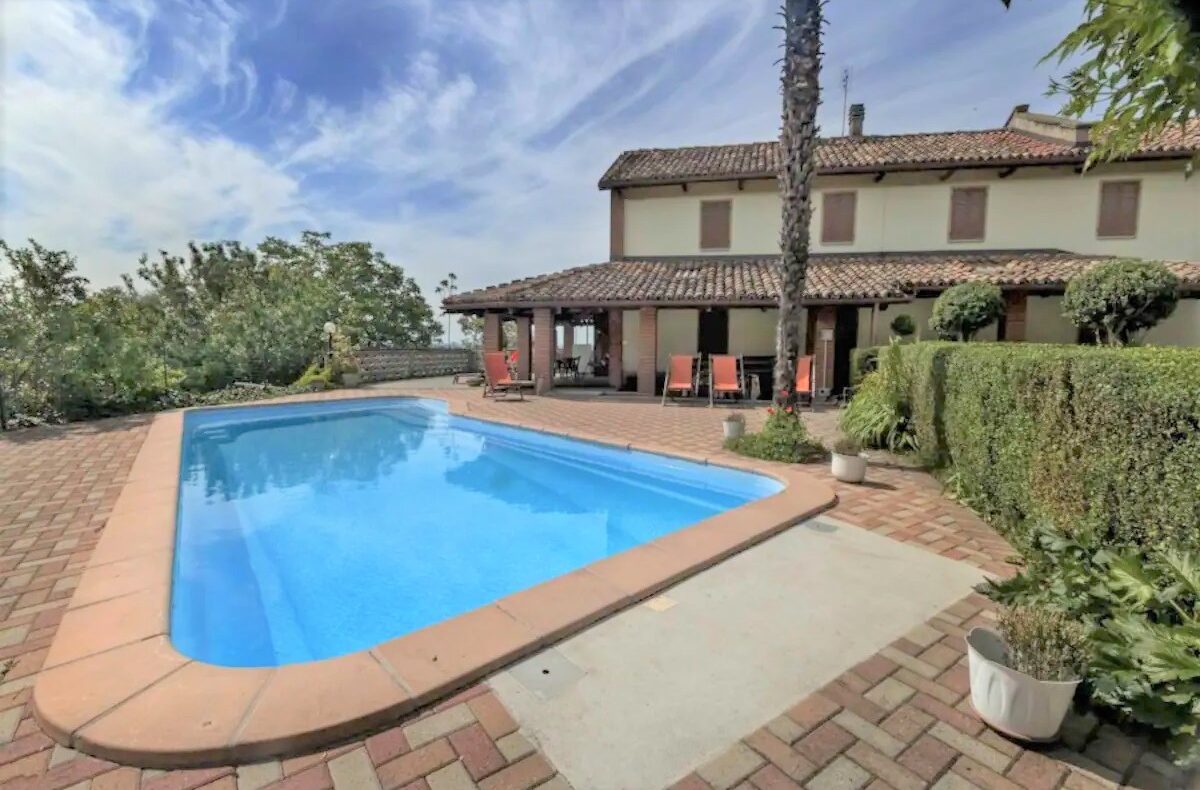 Case con piscina nel Monferrato e nelle Langhe
