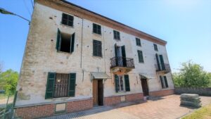 Splendida casa d'epoca in ottime condizioni, con terreno