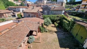 Splendida casa di paese in ottime condizioni, con terrazzo e giardino