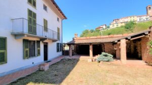 Splendida casa di paese in ottime condizioni, con terrazzo e giardino