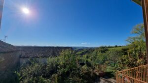 Casetta panoramica con giardino