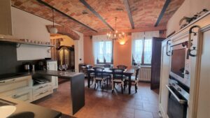 Splendido casale panoramico con vigneto e viale privato di accesso