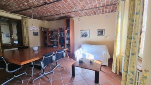 Splendido casale in tranquilla posizione, con giardino curato