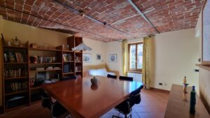 Splendido casale in tranquilla posizione, con giardino curato