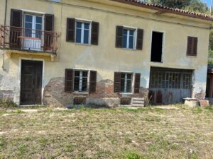 Autentica cascina piemontese da ristrutturare, con progetto approvato