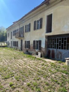 Autentica cascina piemontese da ristrutturare, con progetto approvato