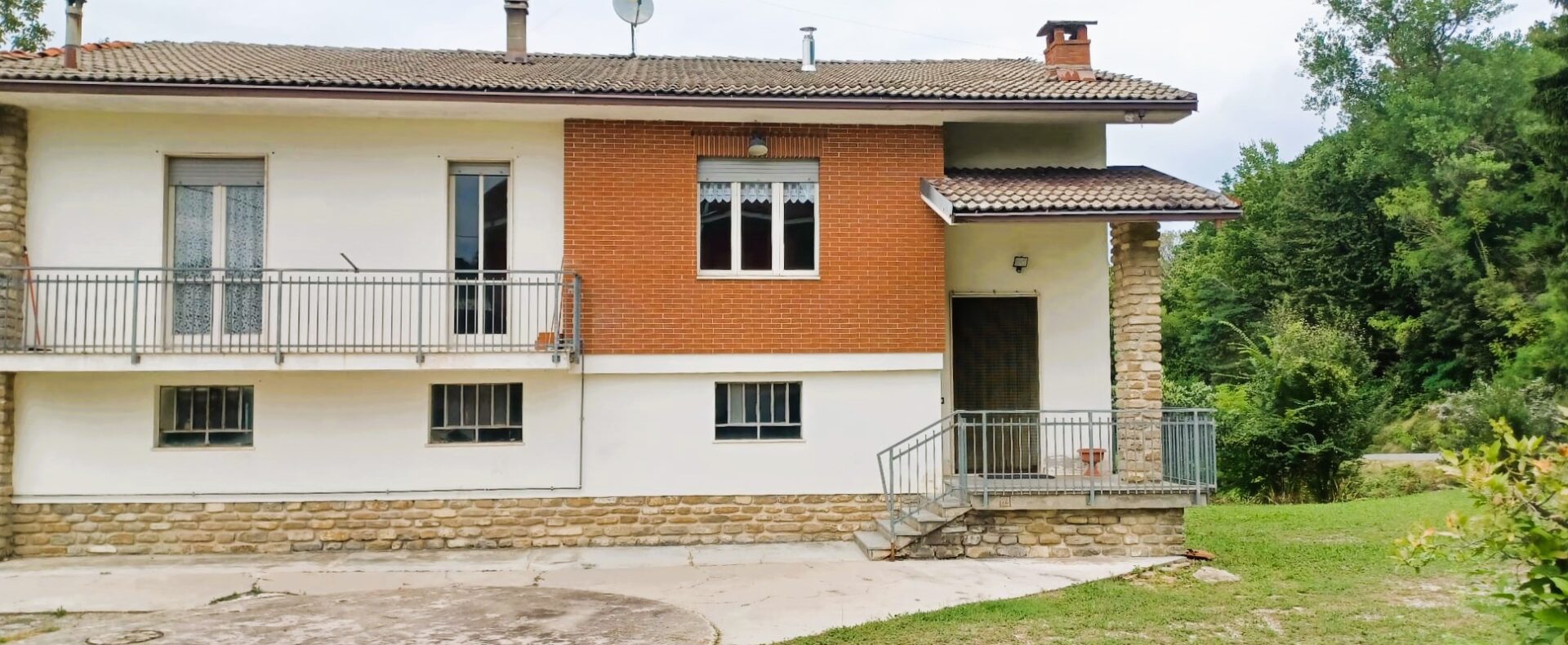 Alta Langa: dove il Piemonte è ancora silenzio (e i prezzi lo sanno)