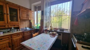 Casetta con piccolo giardino