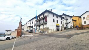 Casa di paese abitabile, panoramica