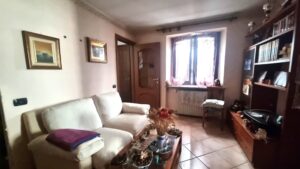 Casa di paese abitabile, panoramica