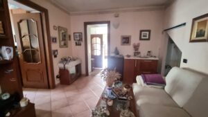 Casa di paese abitabile, panoramica