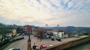Casa di paese abitabile, panoramica