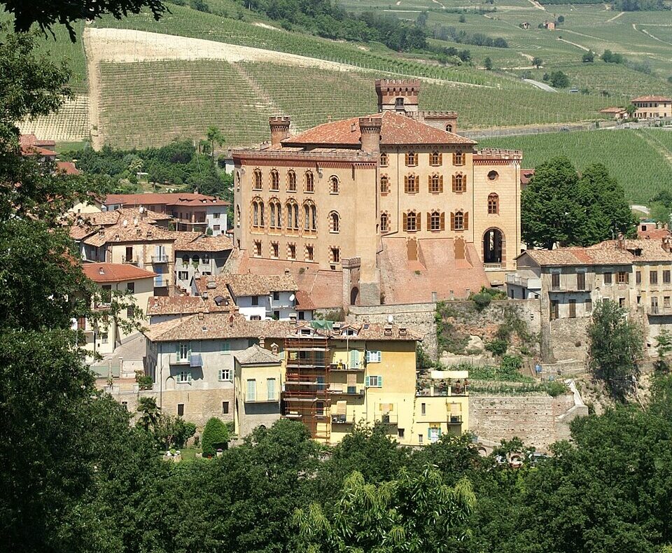 Case nelle Langhe albesi: Alba, Barolo, Barbaresco, Neive e Santo Stefano Belbo