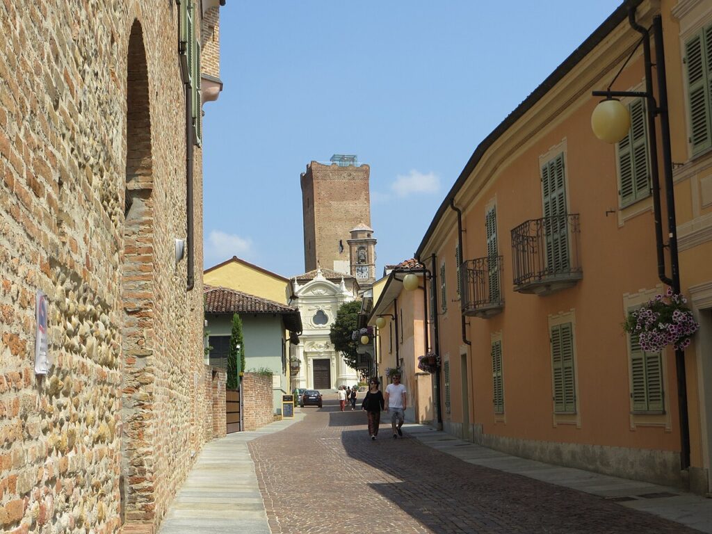 Barbaresco tra i vigneti